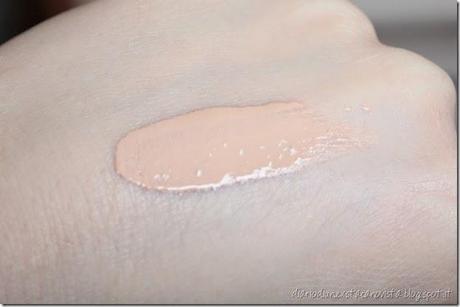 estee lauder double wear 1N2 ECRU swatch