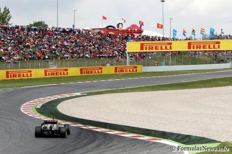 Crowds-during-2013-Spanish-GP