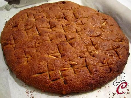 Schiacciata rustica dolce alle castagne con pinoli e semi: ultimi assaggi di quel che è stato e il cambio di stagione