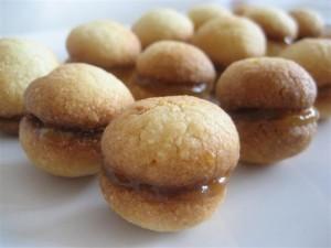 Baci di dama con marmellata 