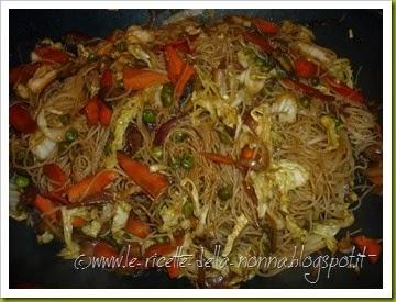 Spaghetti cinesi vegan con verdure e funghi (9)