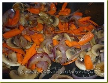 Spaghetti cinesi vegan con verdure e funghi (3)