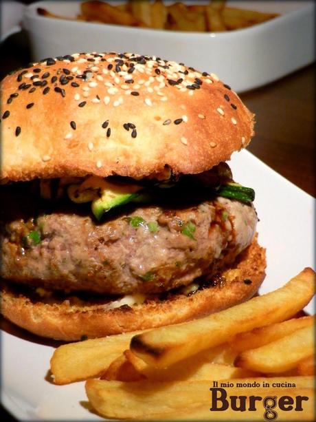 BURGER di manzo e maiale con zucchine grigliate e GUANCIALE