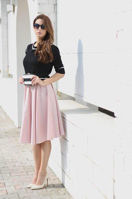 lovehandmade italian fashion blog_barbara valentina grimaldi_candy pink midi skirt_white gianvito rossi heels_striped clutch_black round sunglasses