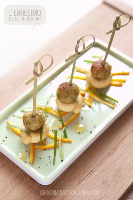 MINI CROCCHETTE INDIANE DI PESCE SU TARALLINI DI GRANO DURO