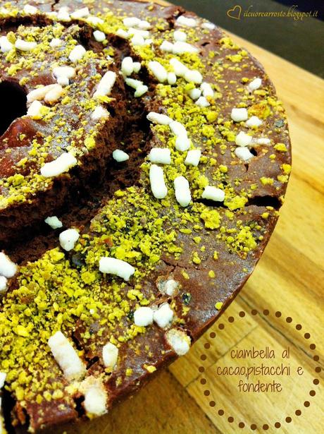 CIAMBELLA AL CACAO, PISTACCHI E FONDENTE