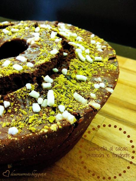 CIAMBELLA AL CACAO, PISTACCHI E FONDENTE