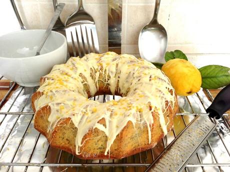 Lemon poppy seed cake