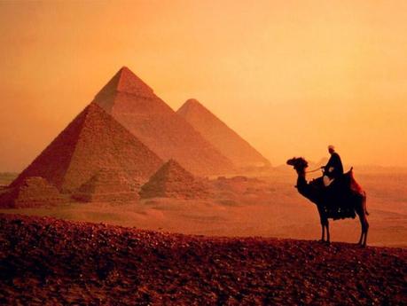 Ecco come gli Egizi costruirono le piramidi. L'ultima ipotesi degli studiosi.