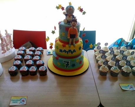 torta cupcakes doraemon cake compleanno polvere di zucchero