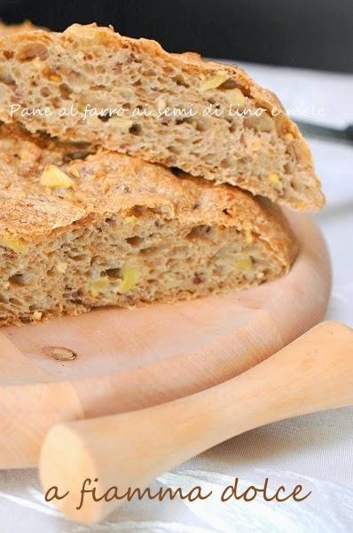 Pane al farro con semi di lino e mele