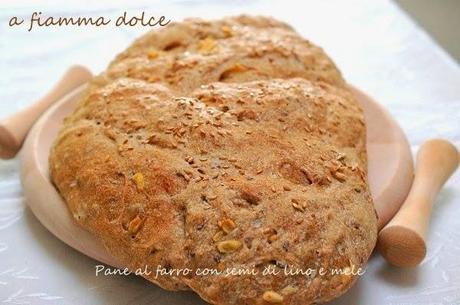 Pane al farro con semi di lino e mele