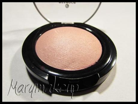 Essence Cookie & Cream Macaron C'est Bon baked eyeeshadow