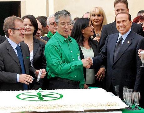 Silvio Bersconi con Umberto Bossi e Roberto Maroni