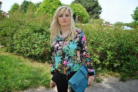 outfit bomber a fiori e pantaloni con peplo outfit floral bomber and peplum trousers outft sporty chic outfit bomber pimkie outfit pantaloni con peplo sisley outfit borsa stefanel bracciali con catena e filo outfit primaverili outfit maggio 2014 outfit mariafelicia magno outfit colorblock by felym mariafelicia magno blogger di colorblock by felym fashion blogger italiane milano outfit pantaloni eleganti e bomber outfit bomber e pantaloni eleganti bomber stampa floreale come abbinare il bomber abbinamenti con il bomber