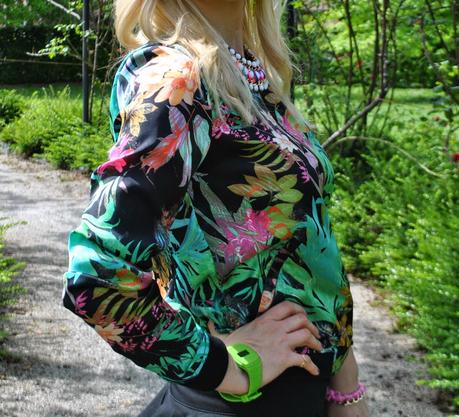 outfit bomber a fiori e pantaloni con peplo outfit floral bomber and peplum trousers outft sporty chic outfit bomber pimkie outfit pantaloni con peplo sisley outfit borsa stefanel bracciali con catena e filo outfit primaverili outfit maggio 2014 outfit mariafelicia magno outfit colorblock by felym mariafelicia magno blogger di colorblock by felym fashion blogger italiane milano outfit bomber pantaloni eleganti outfit pantaloni eleganti e bomber bomber stampa floreale abbinamenti bomber come abbinare il bomber 