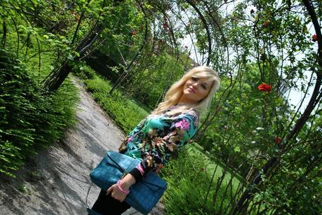 outfit bomber a fiori e pantaloni con peplo outfit floral bomber and peplum trousers outft sporty chic outfit bomber pimkie outfit pantaloni con peplo sisley outfit borsa stefanel bracciali con catena e filo outfit primaverili outfit maggio 2014 outfit mariafelicia magno outfit colorblock by felym mariafelicia magno blogger di colorblock by felym fashion blogger italiane milano outfit bomber pantaloni eleganti outfit pantaloni eleganti e bomber bomber stampa floreale abbinamenti bomber come abbinare il bomber 