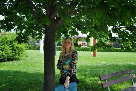 outfit bomber a fiori e pantaloni con peplo outfit floral bomber and peplum trousers outft sporty chic outfit bomber pimkie outfit pantaloni con peplo sisley outfit borsa stefanel bracciali con catena e filo outfit primaverili outfit maggio 2014 outfit mariafelicia magno outfit colorblock by felym mariafelicia magno blogger di colorblock by felym fashion blogger italiane milano outfit bomber pantaloni eleganti outfit pantaloni eleganti e bomber bomber stampa floreale abbinamenti bomber come abbinare il bomber