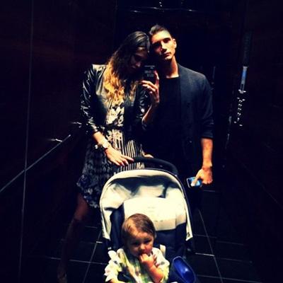 themusik selfie sexy instagram posa ascensore lift elevator belen rodriguez stefano de martino santiago La nuova mania del selfie ascensore