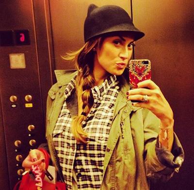 themusik selfie sexy instagram posa ascensore lift elevator melissa satta La nuova mania del selfie ascensore