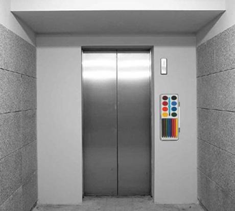 themusik selfie sexy instagram posa ascensore lift elevator La nuova mania del selfie ascensore