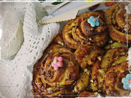 Rose di pane speziate con marmellata di ananas