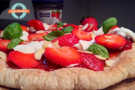 Pizza dolce con le fragole