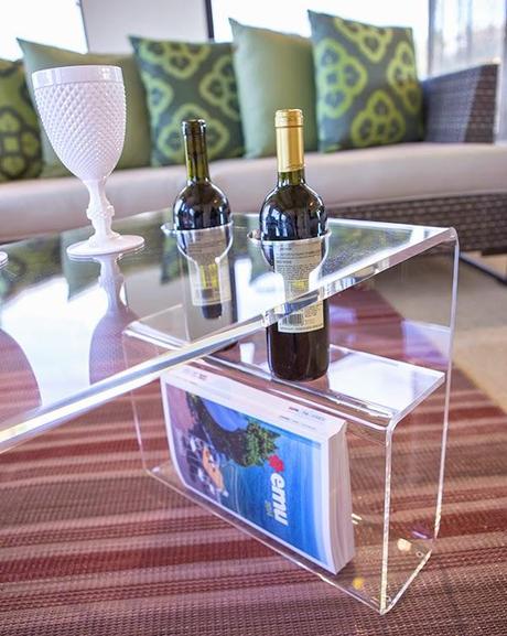 Tavolino trasparente in plexiglass