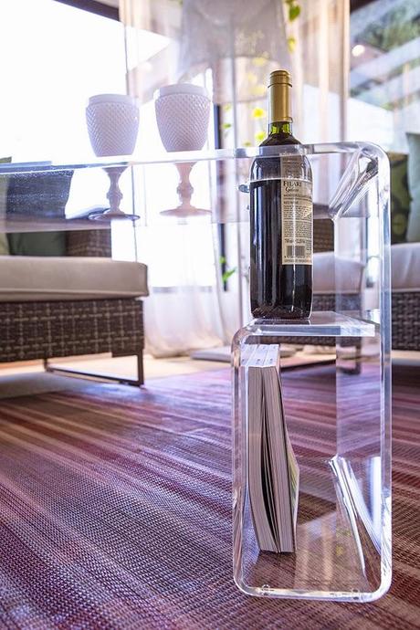 Tavolino trasparente in plexiglass