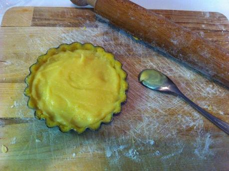 CROSTATA ALLE FRAGOLE E MARMELLATA DI ROSA CANINA