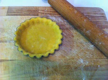 CROSTATA ALLE FRAGOLE E MARMELLATA DI ROSA CANINA