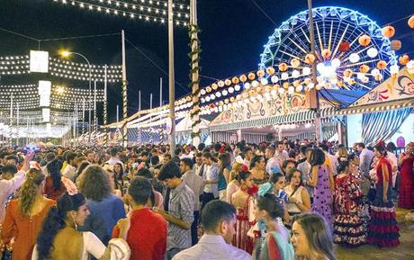 Il caldo e la crisi economica cambiano le abitudini, ma non la festa alla Feria de Abril di Siviglia