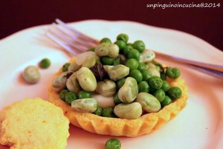 Tartellette di frolla al parmigiano con stracchino, fave e piselli