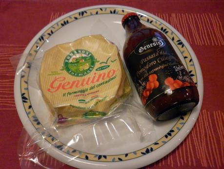 Involtini di maiale con ripieno di salsiccia e formaggio del contadino