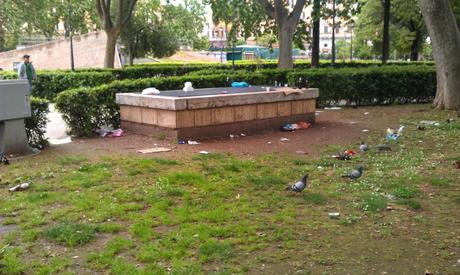 I giardini di piazza Vittorio in un pomeriggio qualsiasi