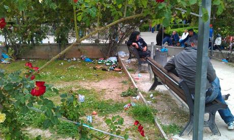 I giardini di piazza Vittorio in un pomeriggio qualsiasi