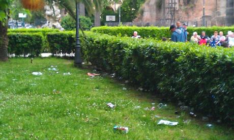I giardini di piazza Vittorio in un pomeriggio qualsiasi