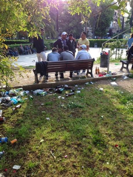 I giardini di piazza Vittorio in un pomeriggio qualsiasi
