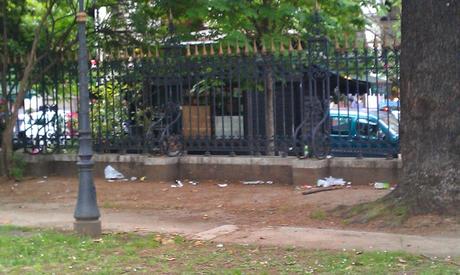 I giardini di piazza Vittorio in un pomeriggio qualsiasi