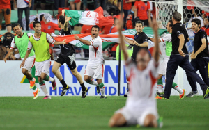 Uno scatto durante i festeggiamenti dei giocatori iraniani per la qualificazione ai mondiali di Brasile 2014 (i.alalam.ir)