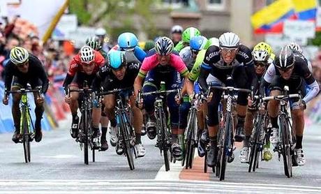 Giro d'Italia 2014, Kittel batte tutti e vince la 2a tappa