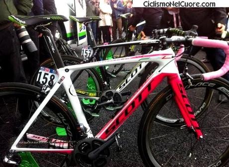Giro d'Italia 2014, bicicletta rosa per Svein Tuft