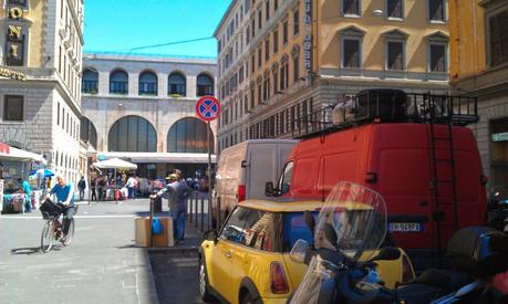 Sempre di più la giunta delle bancarelle. Stazione Termini irriconoscibile. .Marino come Alemanno, peggio di Alemanno