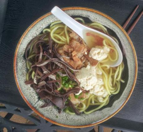 La mattinata di immersioni finisce con una splendida scodella di Soba locale