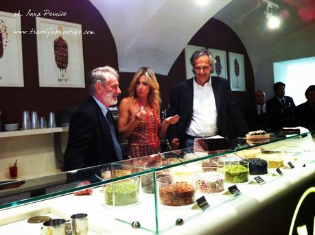 Il Magnum® Pleasure Store apre a Napoli. Sergio Muniz e Maddalena Corvaglia all'inaugurazione