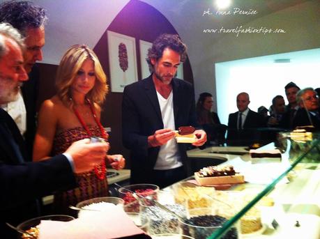 Il Magnum® Pleasure Store apre a Napoli. Sergio Muniz e Maddalena Corvaglia all'inaugurazione