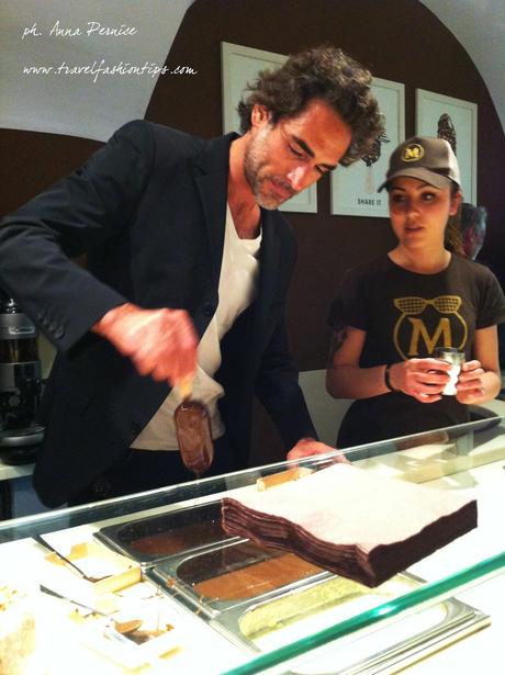 Il Magnum® Pleasure Store apre a Napoli. Sergio Muniz e Maddalena Corvaglia all'inaugurazione