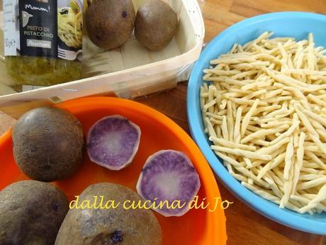 Trofie al pesto di pistacchi e patate viola