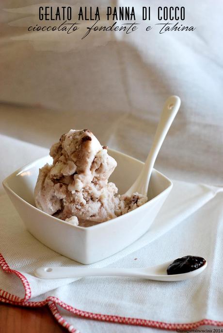 Gelato alla panna di cocco, cioccolato fondente e tahina