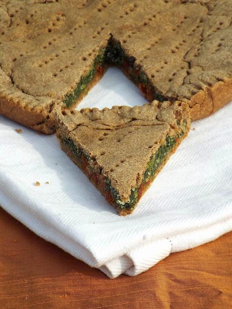 Torta salata integrale con spinaci, ricotta e pomodori secchi